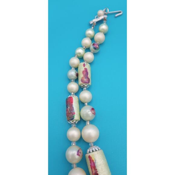 Vintage Double Strand Beaded Choker Necklace Green White Faux Pearl AB Japan - Picture 4 of 11